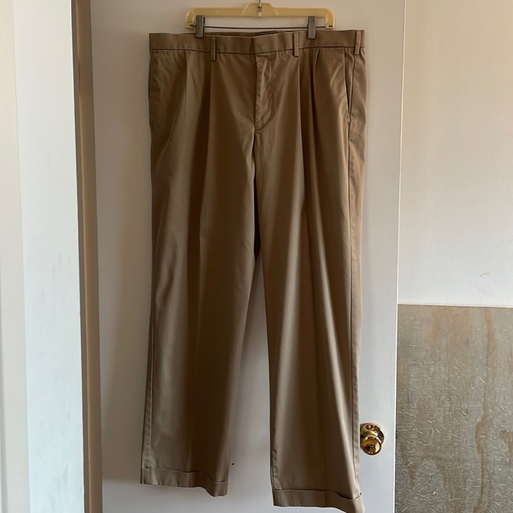 Docker's Men's Tan Khaki Pants 42W x 34L